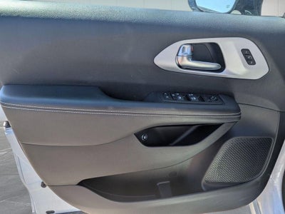 2024 Chrysler Pacifica Hybrid Select S Appearance