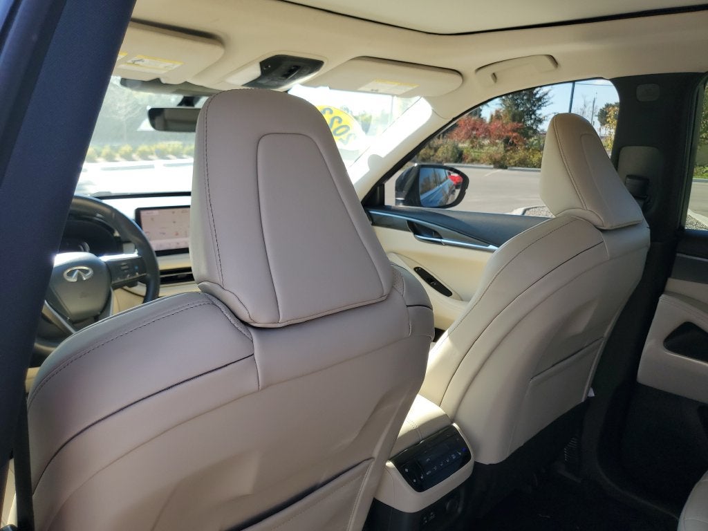 2023 INFINITI QX60 LUXE