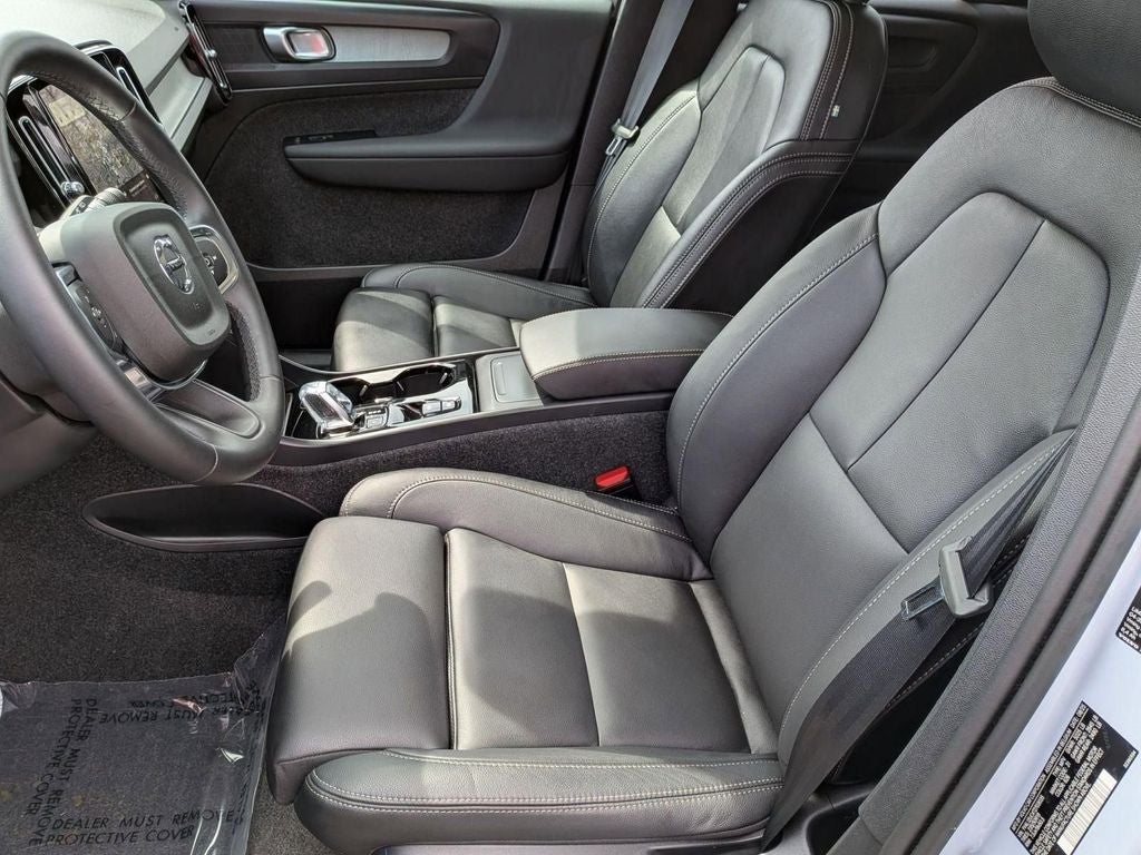 2026 Volvo XC40 B5 Plus