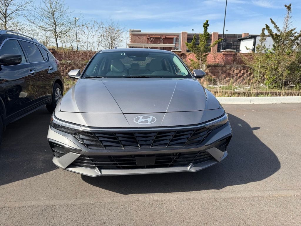 2025 Hyundai Elantra Hybrid Limited