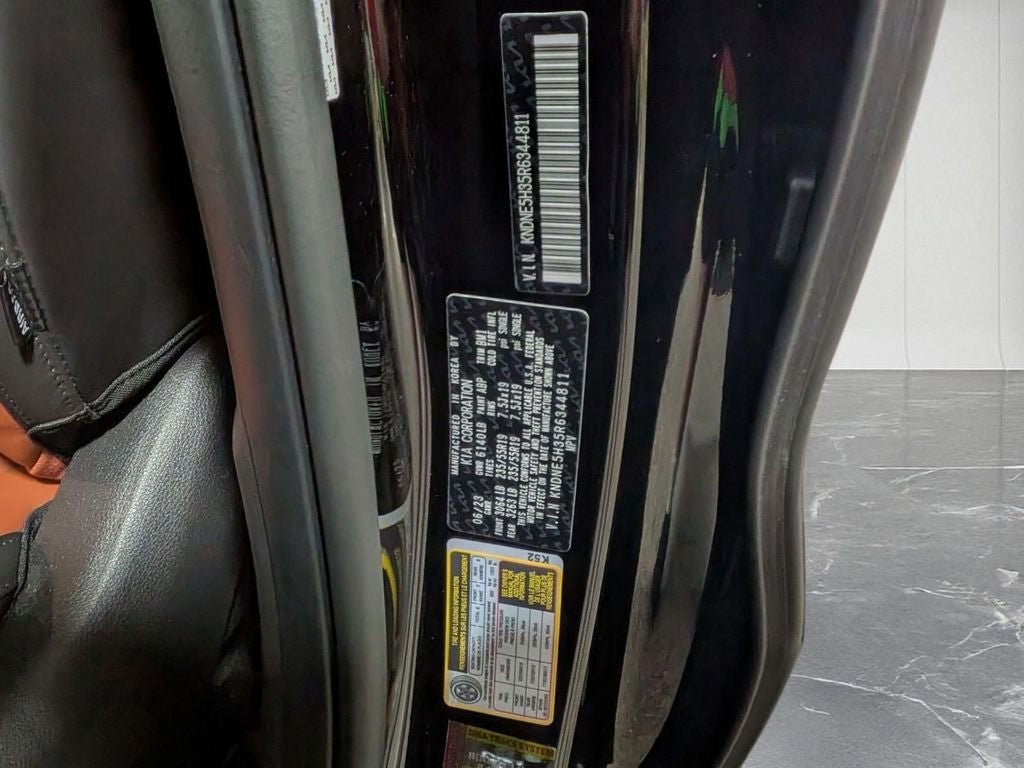 2024 Kia Carnival SX