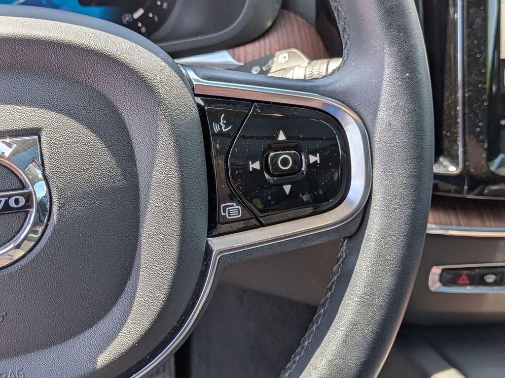 2024 Volvo XC60 B5 Plus Dark Theme